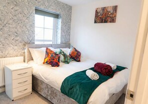 House - Spacious Home for Groups Sleeps 8 (Stoke-on-Trent)