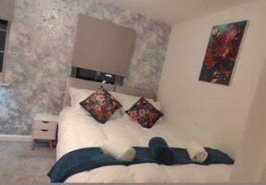 House - Spacious Home for Groups Sleeps 8 (Stoke-on-Trent)