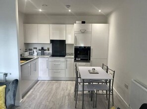 House - 2 Bedroom Flat in Central Bexleyheath With Elevator and Gym Access (Bexleyheath)