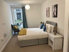 House | 2 bedrooms - 2 Bedroom Flat in Central Bexleyheath With Elevator and Gym Access (Bexleyheath)