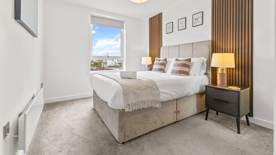 Modern 2BR Urban Nest In Salford Manchester for 4
