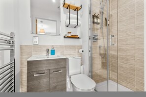 House - Modern 2BR Urban Nest In Salford Manchester for 4 (Salford)