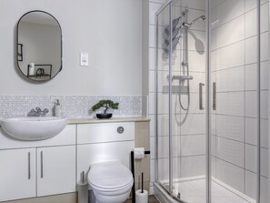 House | 2 bedrooms - Contractor Stay Hatfield Free Parking Sleeps 4 (Hatfield)