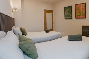 House - Modern 3BR Flat in Central Plymouth Free Parking Sleeps 6 (Plymouth)