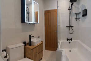 House - Modern 3BR Flat in Central Plymouth Free Parking Sleeps 6 (Plymouth)