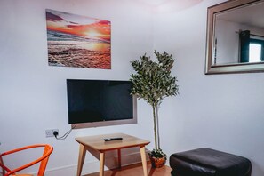 House - Elizabeth Line Retreat Modern 2BR Flat in Hayes (Hayes)