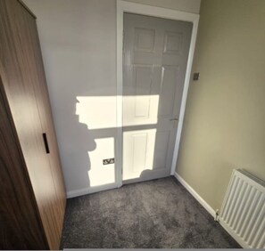 House - West Midlands Home - 3BR w Free Parking and Wifi (Dudley)