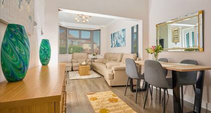 Birch Barn Retreat Spacious 4BR House With Free Parking Sleeps 6