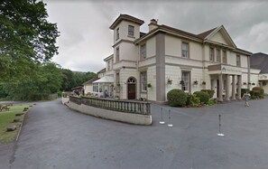 House, Smoking