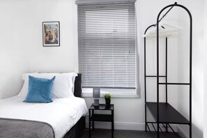 House, Smoking - Leicester Luxe Retreat Sleeps 8 Garden Works (Moffat)