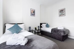 House, Smoking - Leicester Luxe Retreat Sleeps 8 Garden Works (Moffat)