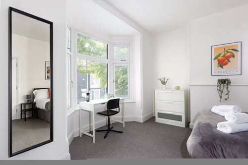 Leicester Luxe Retreat Sleeps 8 Garden Works