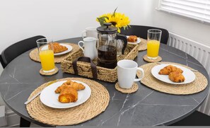 House, Smoking - Leicester Luxe Retreat Sleeps 8 Garden Works (Moffat)
