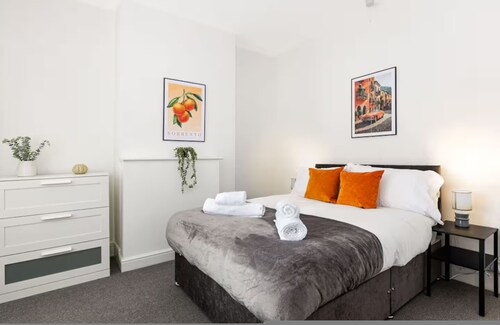 Leicester Luxe Retreat Sleeps 8 Garden Works