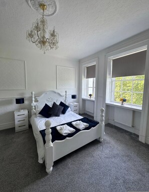 Room - Room 4 Manor Park Country House in Swansea Sleeps 2 (Swansea)