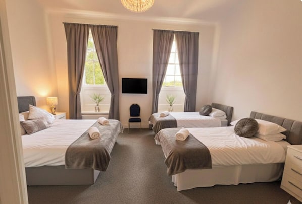 10 bedrooms - 10br - Manor Park Country House Wales (Swansea)