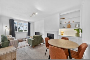 2 bedrooms - Madeira 2BR Garden Retreat in Bromley With Street Parking (Bromley)