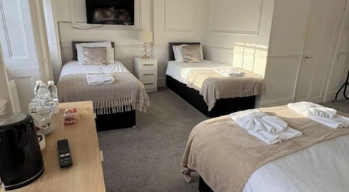 Room 7 - Manor Park Country House Wales
