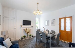 House - Alice Street Retreat - 1BR Sleeps 4 Street Parking (South Shields)