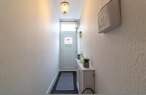 House - Alice Street Retreat - 1BR Sleeps 4 Street Parking (South Shields)