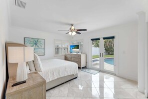 Iron/ironing board, free WiFi, bed sheets, wheelchair access - Driftwood Haven | Walk to Beach | Private Pool Oasis 🌴 | Bikes + Beach Gear | Sleeps 6 (Naples)