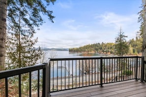 House | 2 bedrooms, Internet - Deja View - Lower Unit (Hayden)