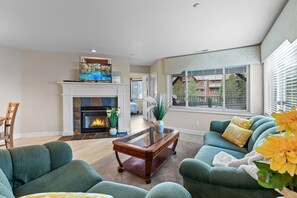 Apartment | 3 bedrooms, Internet - Mountain Lake Getaway (Harrison)