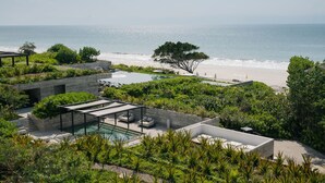 A pool area with a view of the beach and ocean. - Naya 6301 Tower VI in Punta De Mita (Punta de Mita)
