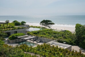A pool area with a view of the beach and ocean. - Naya 6301 Tower VI in Punta De Mita (Punta de Mita)