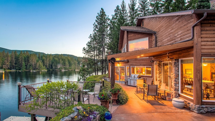 Riverfront Estate in Post Falls