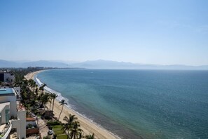 A coastal view with a beach, ocean, and distant mountains. - New Lux 4 bed - Your Dream Beachfront Getaway - Udara (Bucerías)