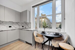 Fridge, microwave, oven, coffee/tea maker