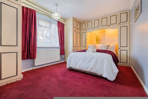 Spacious 2-br House Parking Garden Sleeps 4 - Barking