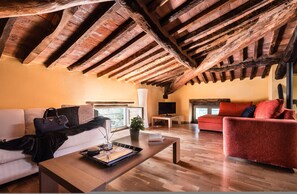 House, Smoking | 3 bedrooms - Deluxe View Apartment in Borgo di Matraia (Capannori)