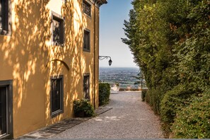House, Smoking | 3 bedrooms - Deluxe View Apartment in Borgo di Matraia (Capannori)