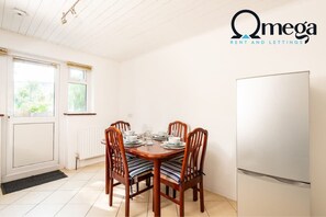 House | 1 bedroom - Omega Hanwell Double Room (London)