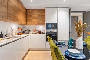 House - 4-min Walk to Train Stn 20 min to Camden Town (London)