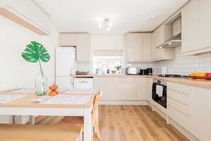 3 bedrooms - Omega Hanwell Fab 3-bedroom (London)