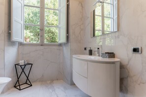 House, Smoking | 2 bedrooms - Tintoretto Superior Apartment in Historic Villa (Capannori)