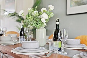 Dining - Private riverside 5-bed/3 bath house in Wapping! (London)