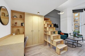 Interior - Charming Mezzanine Studio in London (London)