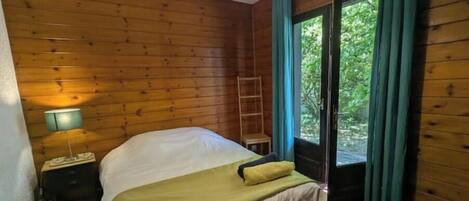 1 室のベッドルーム、旅行用ベビーベッド、WiFi (無料)、ベッドシーツ
