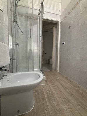 Hair dryer, towels, soap, toilet paper - Apartment Elvira (Cefalù)