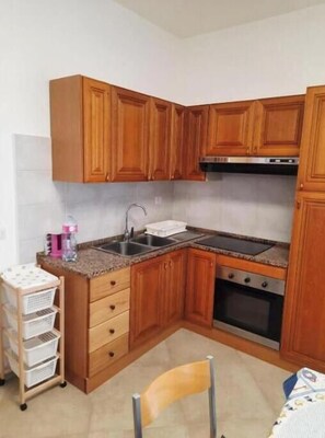 Private kitchen - Casa Giovanna Casal Velino - Seafront Apartment Two Steps from the Beach (Casal Velino)