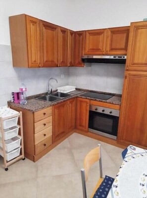 Private kitchen - Casa Giovanna Casal Velino - Seafront Apartment Two Steps from the Beach (Casal Velino)