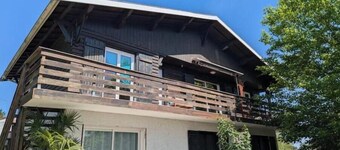 Chalet au Bord des Vignes - Warm stay with Large Balcony and Nature
