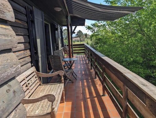 Chalet au Bord des Vignes - Warm stay with Large Balcony and Nature