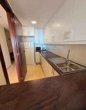 Fridge, microwave, dishwasher, cookware/dishes/utensils - Espectacular apartamento con vistas al mar (Sant Jordi de Ses Salines)