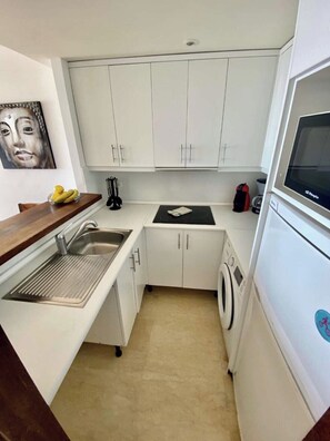 Fridge, microwave, coffee/tea maker, cookware/dishes/utensils - Excelente apartamento a un paso de la playa (Sant Jordi de Ses Salines)