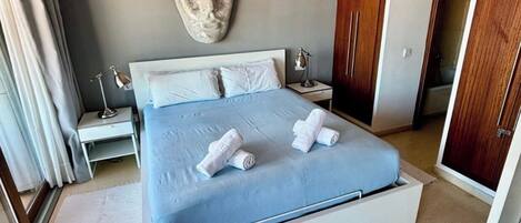 WiFi, bed sheets